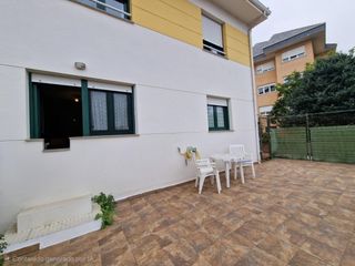 Appartamento in Calle conrado villar 5. Ponemos en venta este bajo con terraza y amplia cochera cerrada