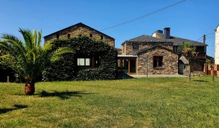 House  Medio. Casona de piedra con vistas al mar  cerca de 500 m2  tapia de ca