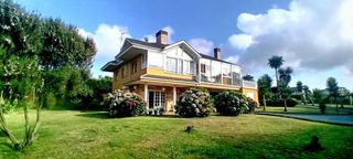 Haus  Valdepares. Gran casa con amplia finca, vistas al mar, a menos de 1 km de la