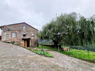 Casa  Cancelos. Casa de piedra con 16.774 m2 de finca y cuadras en taramundi