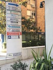 Location Local commercial à Calle alminares del genil 4