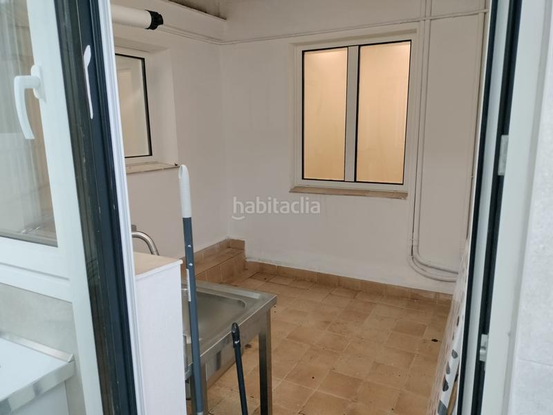 Foto a9b2fe15-aca1-4d9d-ad0e-cc34938ed1f4. Alquiler piso en calle alhóndiga 20 piso recien reformado en pleno centro en Granada