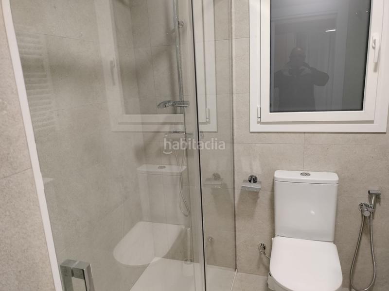 Foto d8b77ca8-b8d0-44be-8292-4fa25af1f48d. Alquiler piso en calle alhóndiga 20 piso recien reformado en pleno centro en Granada