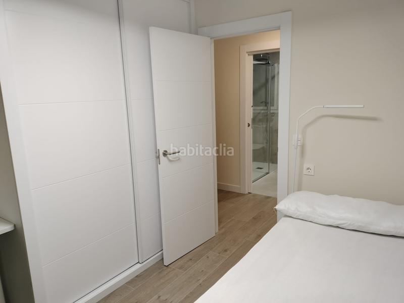 Foto e2a6e9c0-6123-4f62-893d-1d042fdd9962. Alquiler piso en calle alhóndiga 20 piso recien reformado en pleno centro en Granada