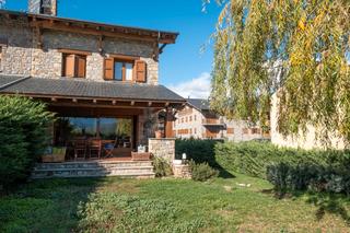Casa adossada a Ronda pla de talló 27. Gran casa pareada a la venta en bellver de cerdanya