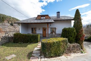 House in Carretera puigcerda 46. Venta casa sola a bellver de cerdanya