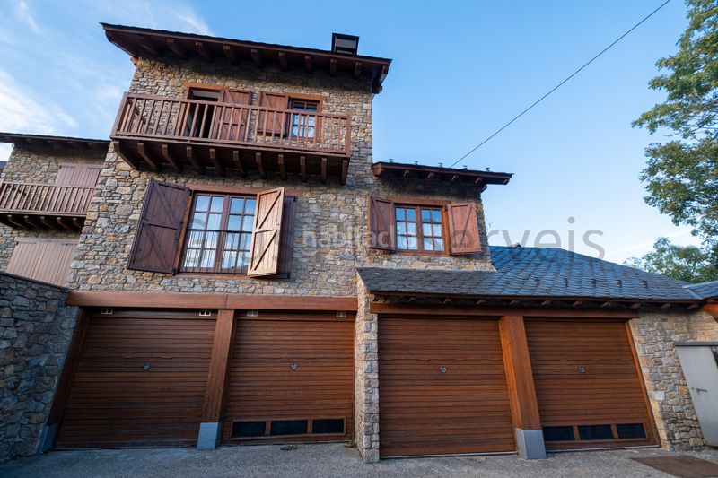 Foto 01b87219-3e87-4383-9fe2-79397fb81858. Casa adossada amb xemeneia calefacció aparcament a Urús