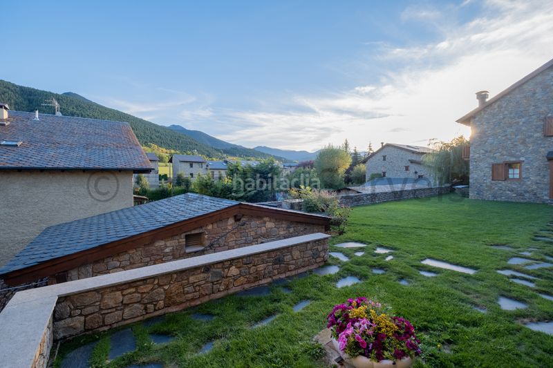 Foto 74c6baaf-9ef9-4107-b46e-6ce8e0394742. Casa adossada amb xemeneia calefacció aparcament a Urús