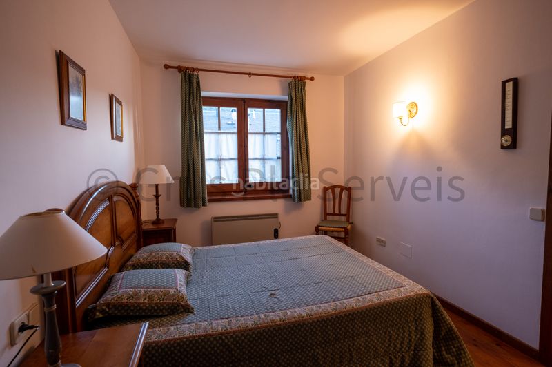 Foto 8326d842-8cec-42f1-9903-a79abc1712c9. Casa adossada amb xemeneia calefacció aparcament a Urús