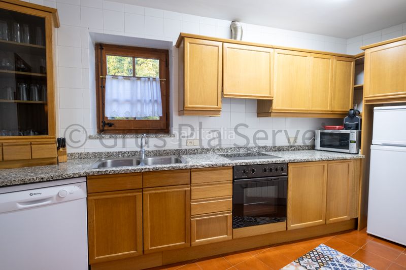 Foto 8b68c346-b129-44ee-812d-71317abd03ee. Casa adossada amb xemeneia calefacció aparcament a Urús