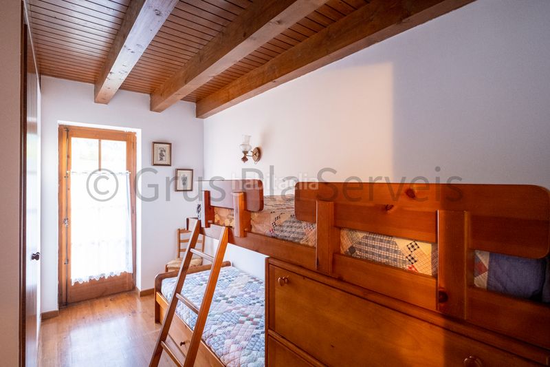 Foto 93f6660d-81a4-413c-820b-afa8717eccbd. Casa adossada amb xemeneia calefacció aparcament a Urús