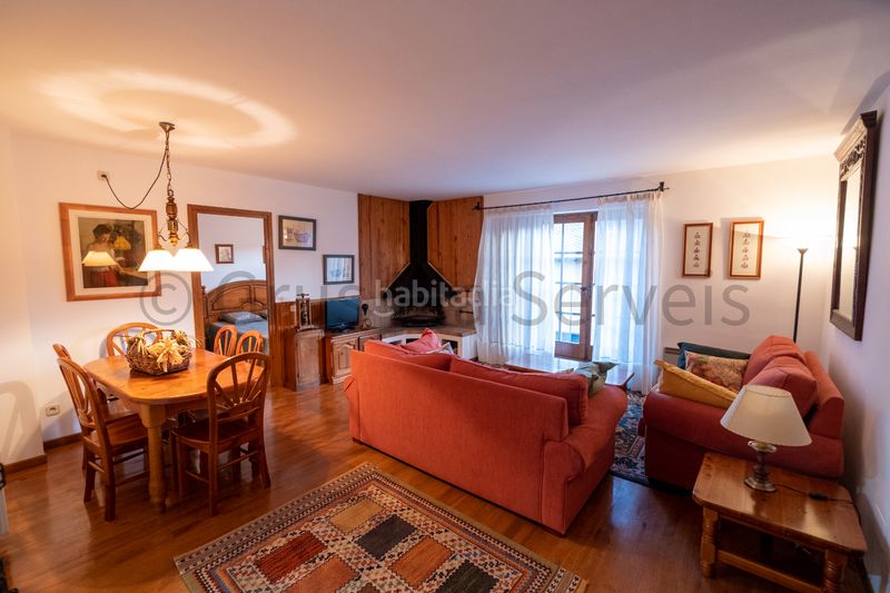 Foto b95078c2-9803-4050-949d-d0c6f6543b01. Casa adossada amb xemeneia calefacció aparcament a Urús