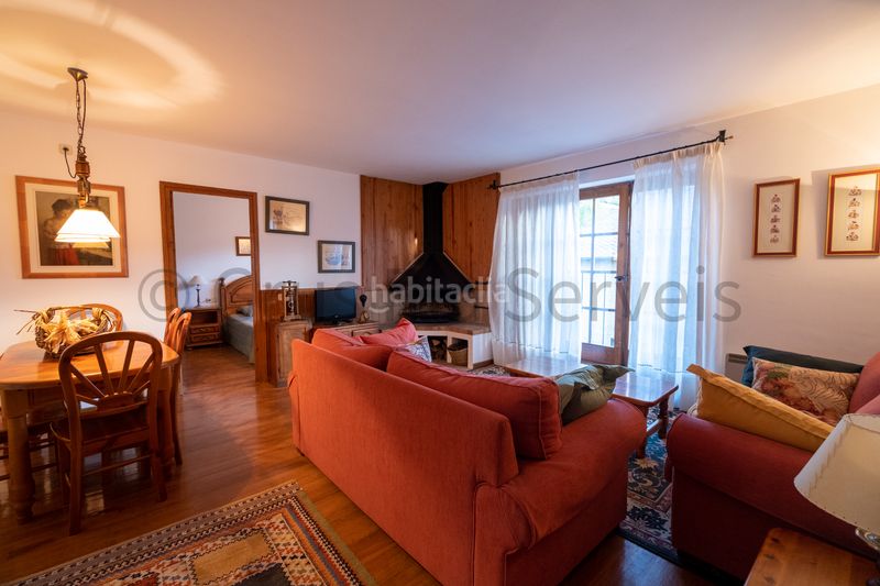 Foto d5a87f0d-4f10-4de3-a3eb-22f6921d9bbb. Casa adossada amb xemeneia calefacció aparcament a Urús