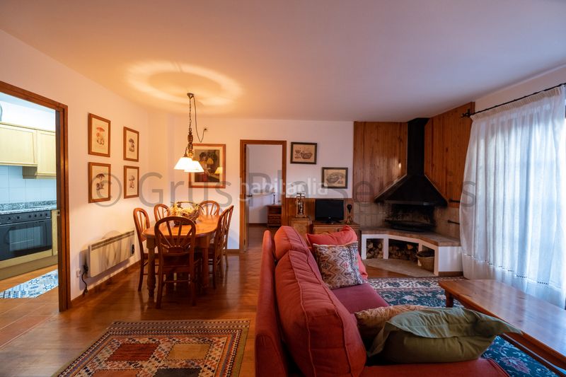 Foto d641c45a-2f74-41e8-8530-f48b60ee1387. Casa adossada amb xemeneia calefacció aparcament a Urús