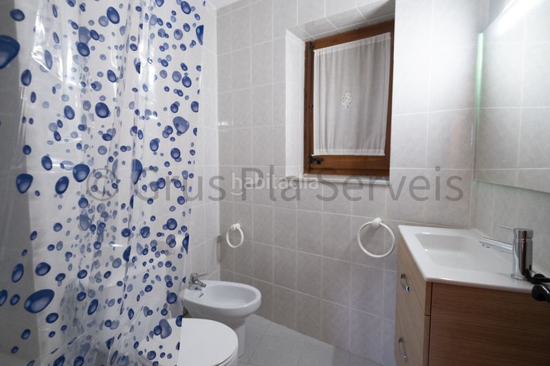 Foto e411dee1-29f1-4b51-af98-374c0a2d4c6e. Casa adossada amb xemeneia calefacció aparcament a Urús