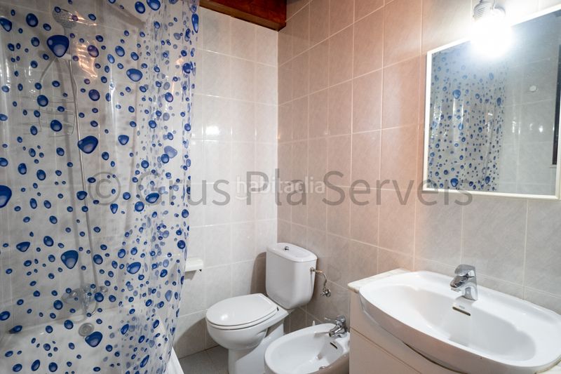 Foto fdf16c81-9c86-4afa-a300-9e316b5adc84. Casa adossada amb xemeneia calefacció aparcament a Urús