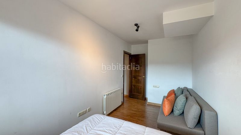 Foto 21b6b109-62c5-4765-bf29-278696507ef0. Pis amb xemeneia calefacció aparcament a Puigcerdà