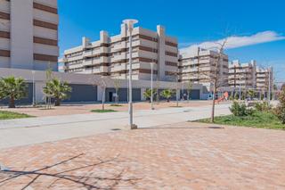Location Local commercial à Rosaleda - Juventud. Gran local en zona de nueva expansión