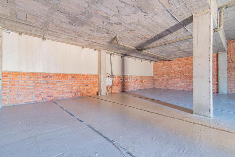 Foto 301c0a80-c7c0-4cbf-9368-69579a7747e7. Rent business premise in Rosaleda - Juventud Granada