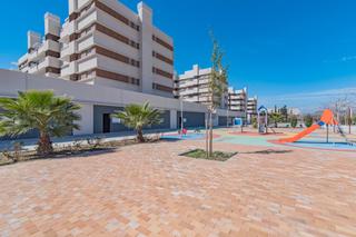 Rent Business premise in Rosaleda - Juventud. Gran local en zona de nueva expansión