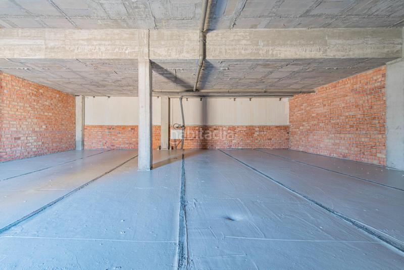 Foto 9267d2b0-0a50-494e-bec3-5675f117f1ee. Rent business premise in Rosaleda - Juventud Granada