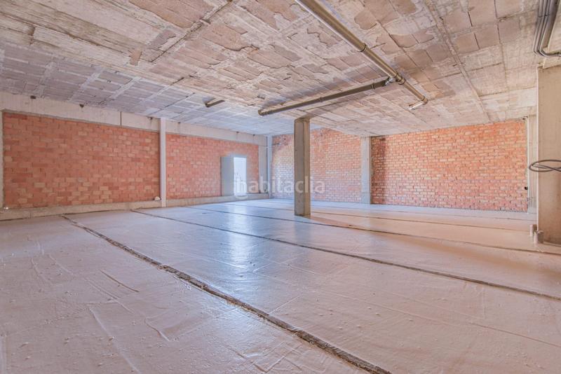 Foto c5e5f504-f2d7-44f0-a7ea-e512eaab21a4. Rent business premise in Rosaleda - Juventud Granada