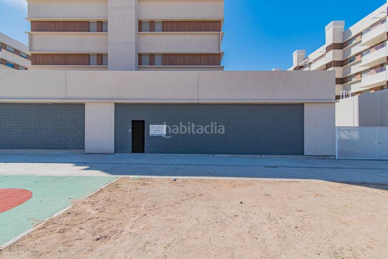 Foto ebeb9dd1-140f-41a9-bd27-02c7617a9c7b. Rent business premise in Rosaleda - Juventud Granada