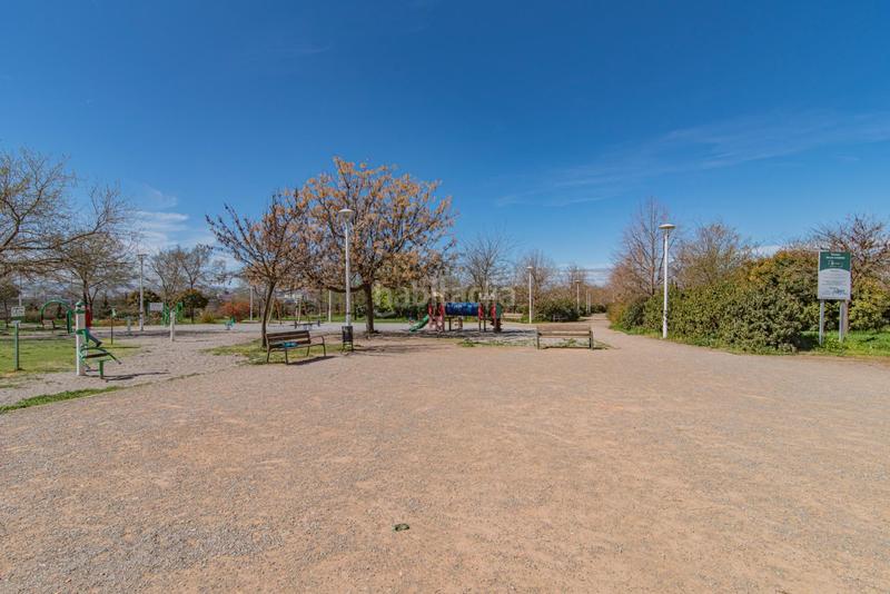 Foto f6385c6e-36b8-4083-81e2-4eeff9704818. Rent business premise in Rosaleda - Juventud Granada