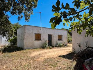 Masia a Vejer. Finca segregada con varias construcciones para reformar en la zo