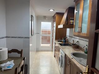 Pis a Calle miguel de cervantes 10. Piso en planta baja para entrar a vivir con patio interior, buen