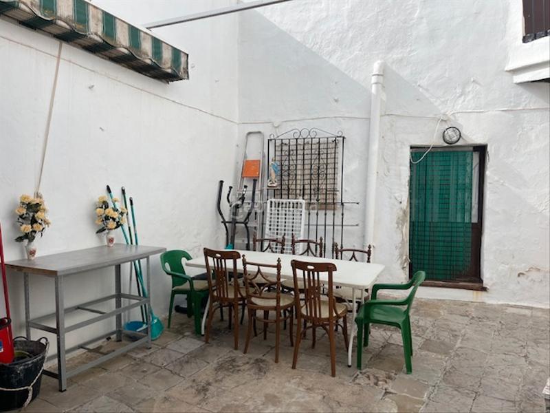 Foto ebb96ed2-512b-4c50-afbe-5edcfc48e8ce. Casa en calle juan relinque 22 casa independiente para reformar con terraza privada, con muchas posibilidades en Vejer de la Frontera