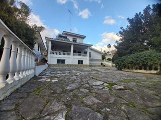 Chalet en Los Pinos. Espectacular chalet con piscina en la colonia san miguel