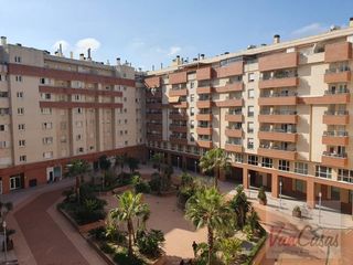 Rent Flat  Avenida avenida capitán ontañón. Se alquila amplio piso junto al parque maría cristina