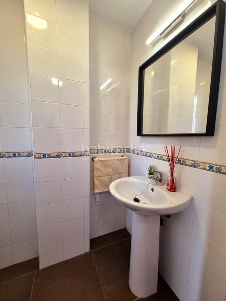 Foto 4557a592-3cfc-4d95-83bf-4ce47f5ad9ed. Casa aparellada amb aparcament a San García Algeciras