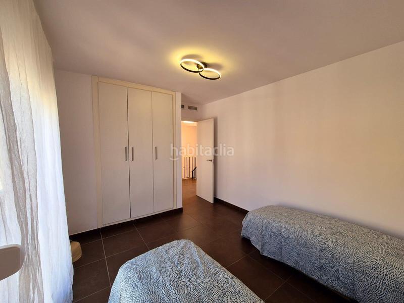 Foto 5cacc3ad-d6ce-4c71-ab9a-5a80e1bdab16. Casa aparellada amb aparcament a San García Algeciras