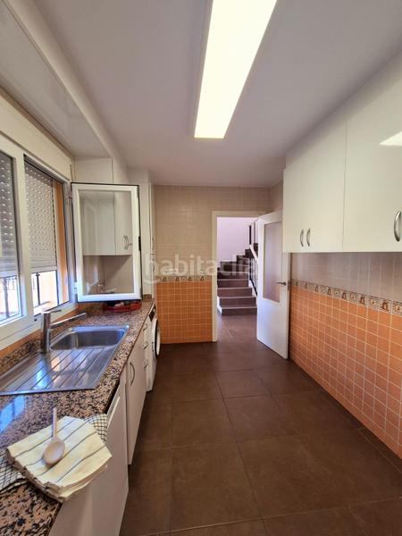 Foto 769f84a0-31a6-464d-9fa1-c09bc3c0956d. Casa aparellada amb aparcament a San García Algeciras