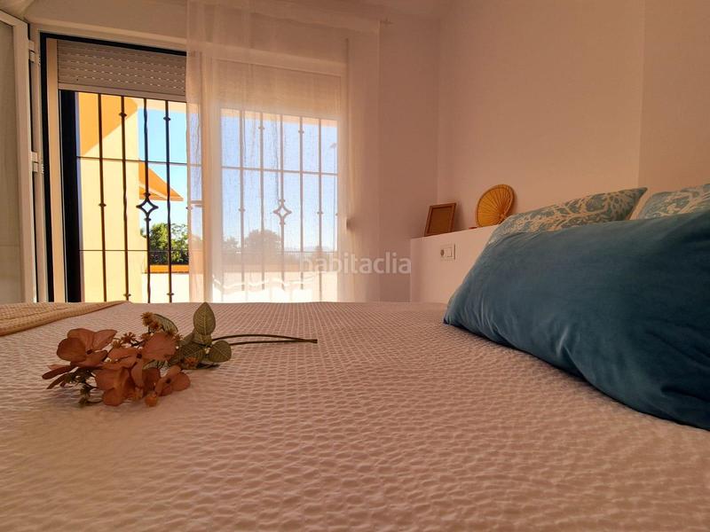 Foto b6a353b2-b8a1-4418-b397-3eef1b394cf6. Casa aparellada amb aparcament a San García Algeciras