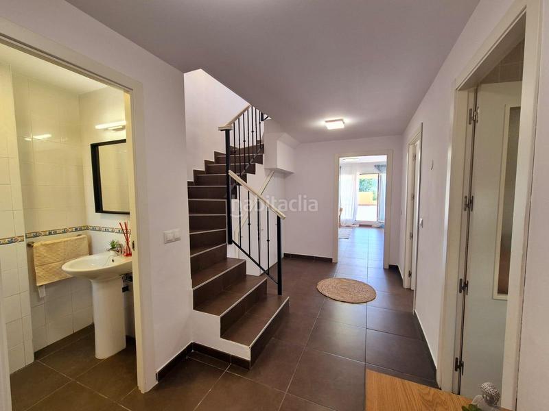 Foto d9401583-ede6-4bd1-ae27-b2ff6181f92e. Casa aparellada amb aparcament a San García Algeciras