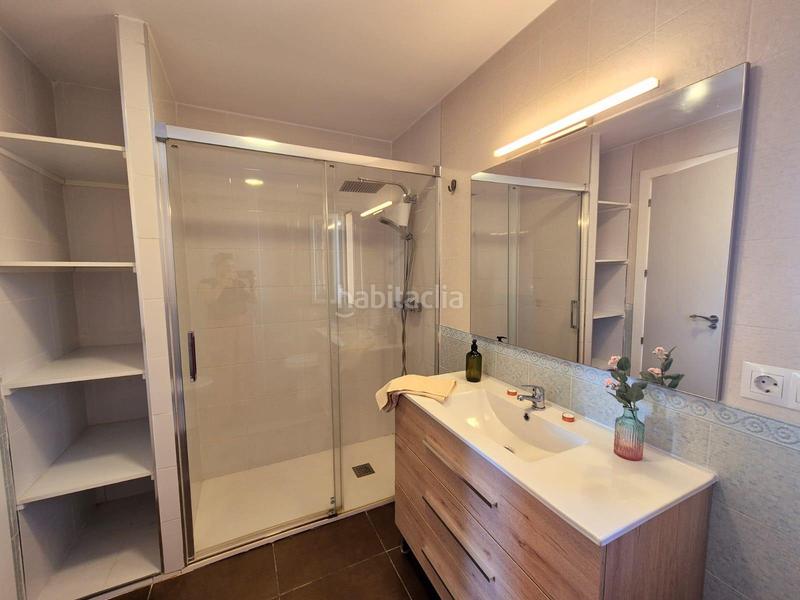 Foto de1b16d6-cbc7-40cd-b25d-87c1427cf588. Casa aparellada amb aparcament a San García Algeciras