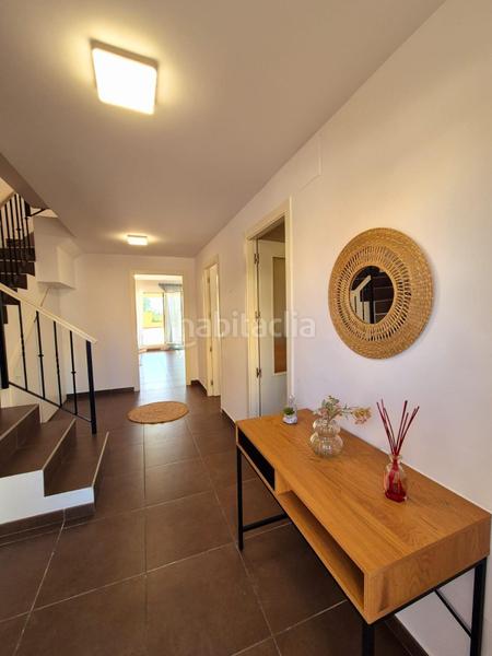 Foto e36f6d68-aa30-47e5-95a6-72a7b6dd9003. Casa aparellada amb aparcament a San García Algeciras