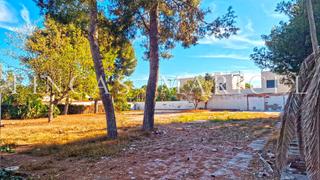 Terreny residencial a Can Girona - Terramar - Vinyet. Solar esquinero en segunda línea de mar