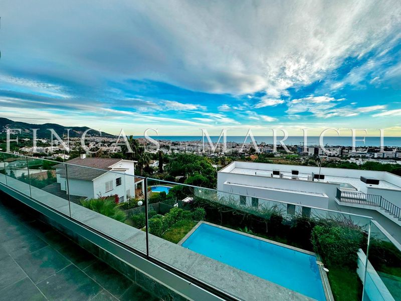 Foto 428c6f3a-a95a-4232-bacc-6bfcfc0fef41. Casa amb calefacció aparcament piscina a Vallpineda-Santa Bàrbara Sitges
