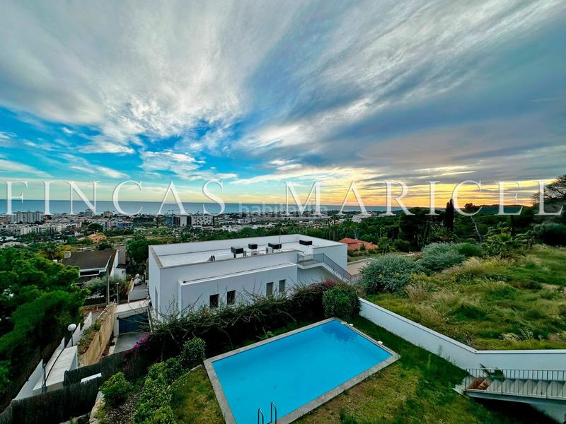 Foto 46bf7d69-1756-4217-a8b3-0759132f85a9. Casa amb calefacció aparcament piscina a Vallpineda-Santa Bàrbara Sitges