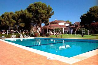 Masia a Coma-ruga Platja. Chalet en zona calafell con piscina y vistas al mar