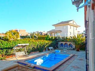 Casa  Mas romeu. Chalet con vistas panoramicas en sant miquel dolerdola