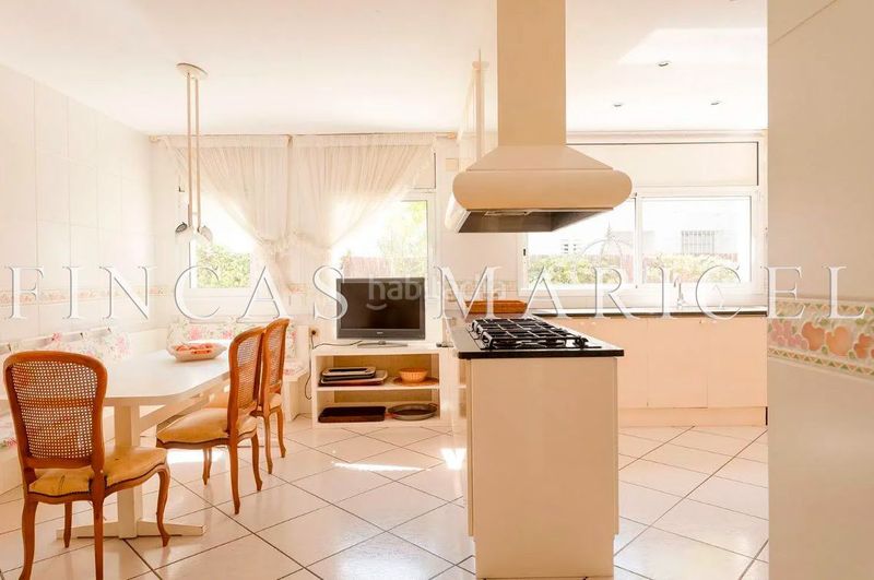 Foto 72e2fbef-a0bf-43bd-9b49-4356730c37b7. Casa amb calefacció piscina a Can Girona - Terramar - Vinyet Sitges