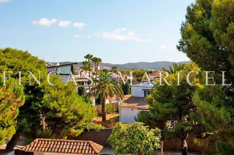 Foto 79d0efbe-8074-4d85-88b9-930fb4f7b84f. Casa amb calefacció piscina a Can Girona - Terramar - Vinyet Sitges