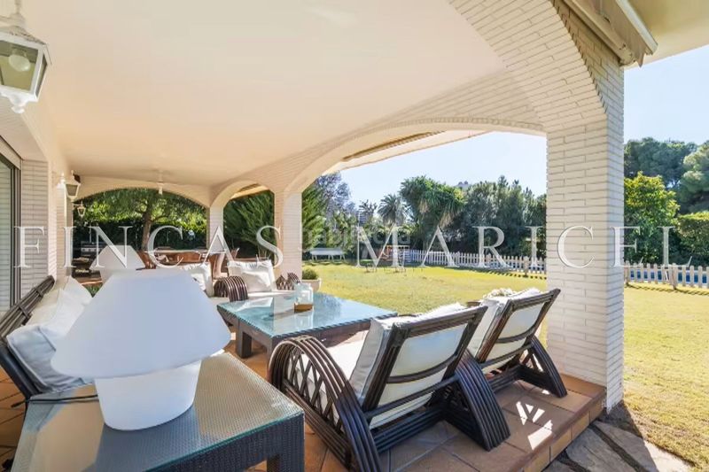 Foto c2425872-c674-4408-ba76-bb654f688520. Casa amb calefacció piscina a Can Girona - Terramar - Vinyet Sitges