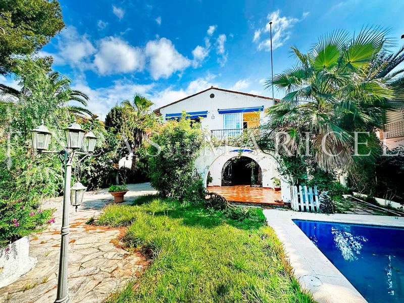 Foto fcb3815c-deb0-40c4-a153-66c0a005bf82. Casa amb calefacció piscina a Can Girona - Terramar - Vinyet Sitges