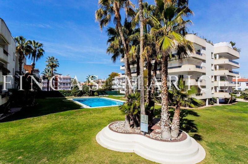 Foto 15ac32b8-6851-4ee4-b941-c8af35b61e4e. Pis amb calefacció piscina a Can Girona - Terramar - Vinyet Sitges